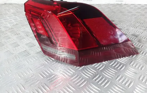 Volkswagen Tiguan Rear/tail lights 5NA945096B