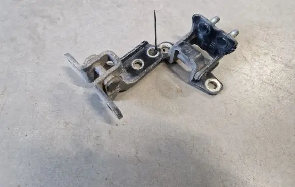 Mitsubishi L200 Rear door hinge set 