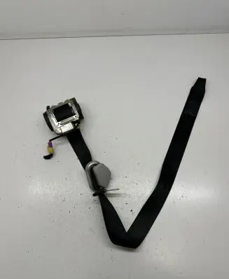 Volkswagen Golf IV Front seatbelt 1J3857706J