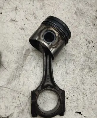Toyota Corolla Verso AR10 Piston with connecting rod