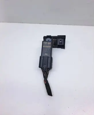 Volkswagen Caddy Glow plug pre-heat relay 038907281D BEB0411 0522120504