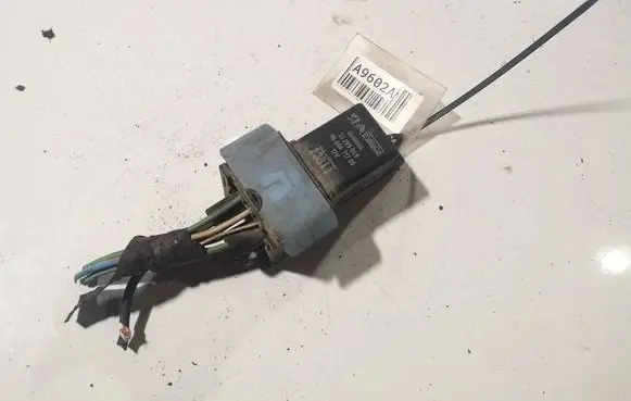 Citroen C4 I Picasso Glow plug pre-heat relay 9666671780