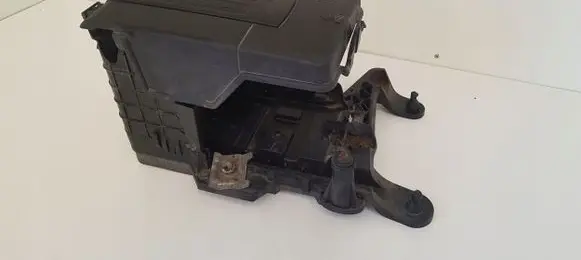 Volkswagen PASSAT B7 Battery box tray 