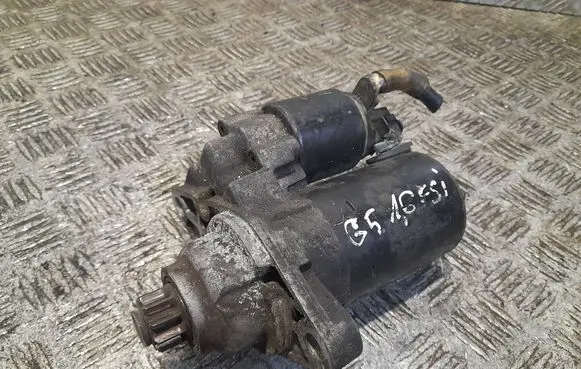 Volkswagen Golf V Starter motor 02t911023r