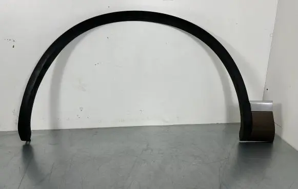 Volkswagen Touareg II Front arch trim 7P6853717