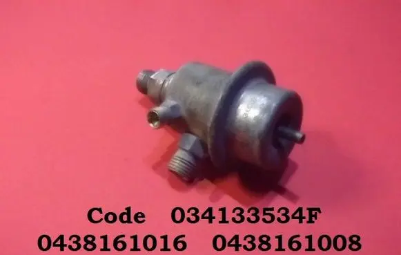 Audi 80 90 S2 B4 Fuel pressure regulator 034133534F 0438161016