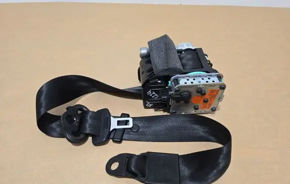 Audi A5 8T 8F Front seatbelt 3066322