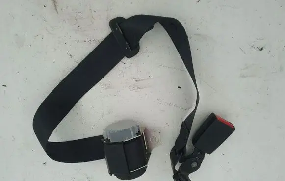 Volkswagen Golf VII Front seatbelt 8V0857740A