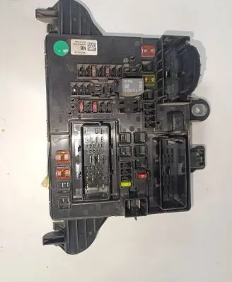 Opel Insignia A Fuse module 13277318 09295331708