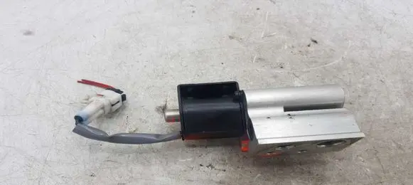 Toyota Avensis T250 Other air conditioning (A/C) parts 4433100890