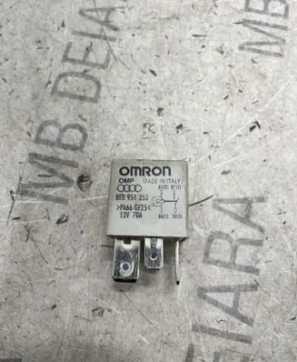 Audi A5 8T 8F Fuel pump relay 8E0951253