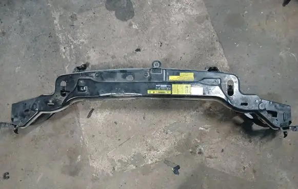 Volvo XC90 Radiator support slam panel bracket 