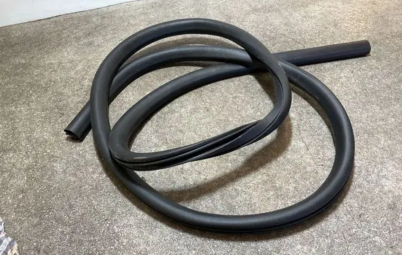 Ford Mach-E I Rear door rubber seal (on body) 
