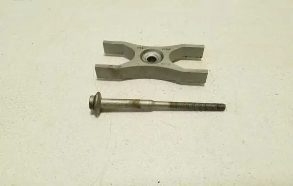 Volkswagen Tiguan Fuel Injector clamp holder 04L216A