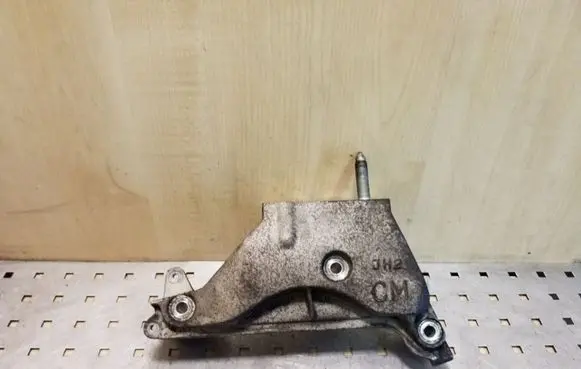 Hyundai Santa Fe Engine mounting bracket