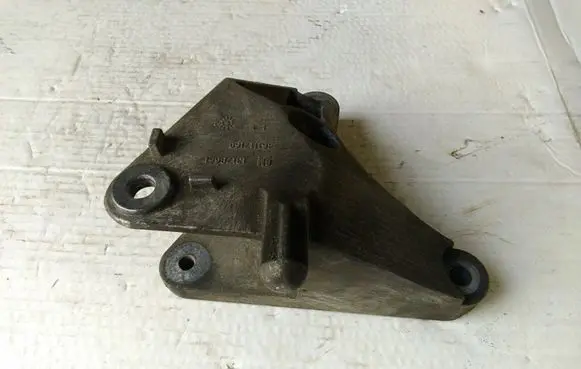 Opel Vectra C Gearbox mounting bracket 13178661 461117160
