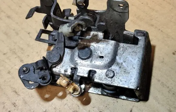 Jeep Cherokee XJ Front door lock