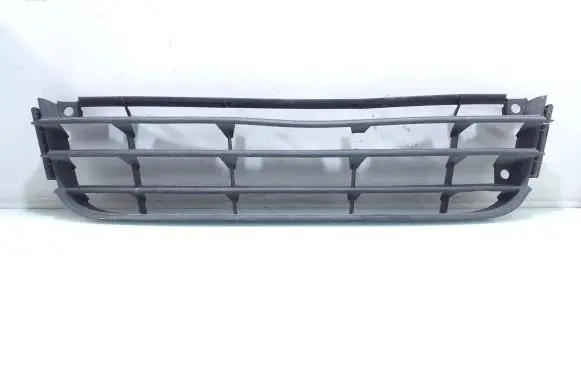 Volkswagen Touran I Front bumper lower grill 1T0853677