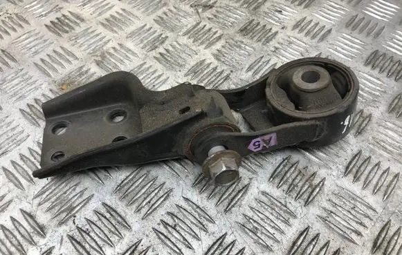 Toyota Yaris Engine mount bracket