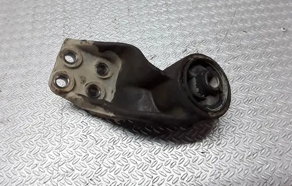 Suzuki Grand Vitara I Front differential bracket 