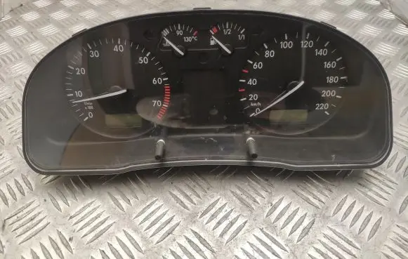 Volkswagen PASSAT B5 Speedometer (instrument cluster) 09051940090 09051969901