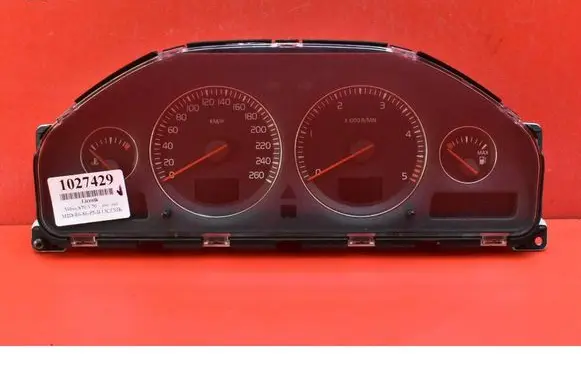 Volvo V70 Speedometer (instrument cluster) 8673262