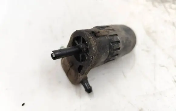 Alfa Romeo Giulietta Windscreen/windshield washer pump D28314913