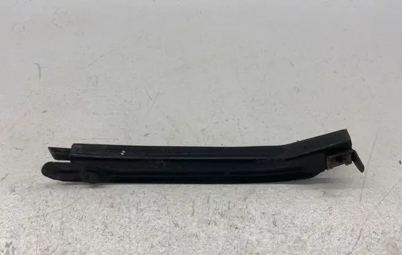 Mercedes-Benz ML W164 Front bumper mounting bracket A1648800814