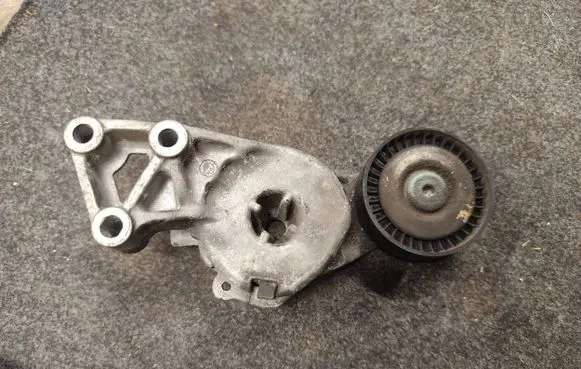 Audi TT Mk1 Generator/alternator belt tensioner 06A903315 06A903315E