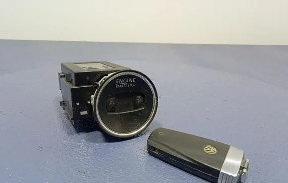 Volkswagen PASSAT CC Ignition lock 3C0905843T
