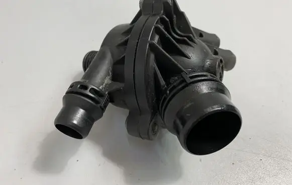 BMW 3 E92 E93 Thermostat 7549476