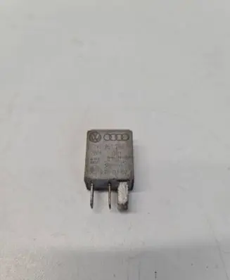 Volkswagen PASSAT B5 Other relay 1K0951253 0332011100