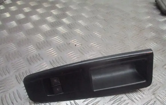 Volkswagen Polo IV 9N3 Front door window switch trim 6Q1867171