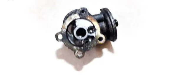 Nissan Almera Oil filter mounting bracket