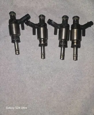 Volkswagen Golf VII Fuel injectors set 06L906A05