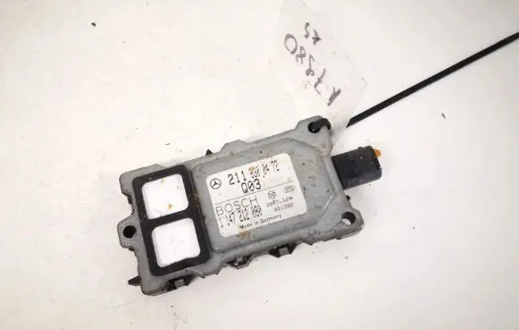 Mercedes-Benz C W203 Coolant fan relay 2118300472