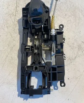 Rear door exterior handle/bracket