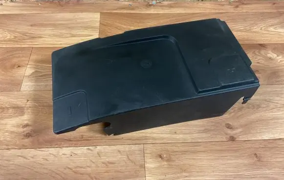 Opel Insignia A Battery box tray cover/lid 13330946 312632764