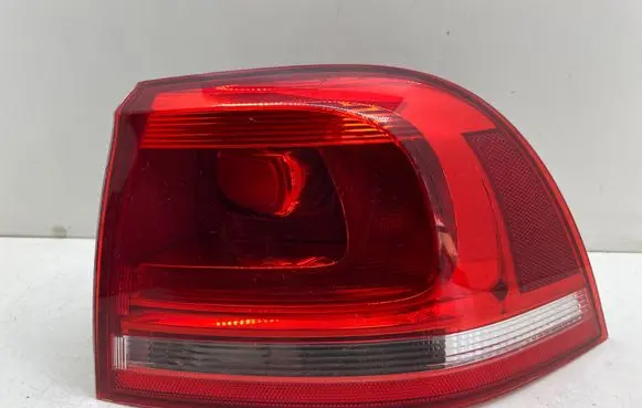Volkswagen Touareg II Rear/tail lights 7P6945096D