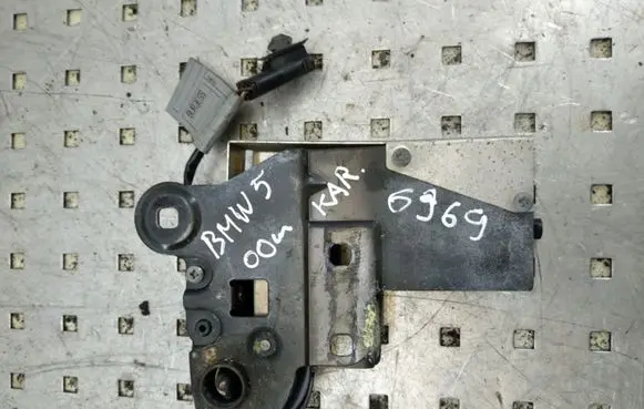 BMW 5 E39 Tailgate window lock/catch/latch 8360193 8355127