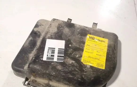 Suzuki Grand Vitara II Fuse box cover 3392565j0 33925-65j0