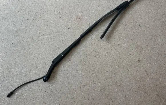 BMW 3 G20 G21 Front wiper blade arm 9448921