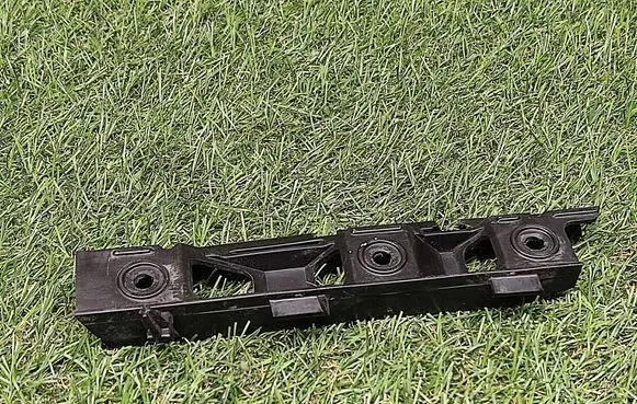 Volkswagen PASSAT B6 Front bumper mounting bracket 3C0807184
