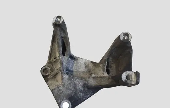 Toyota Auris 150 Engine mounting bracket