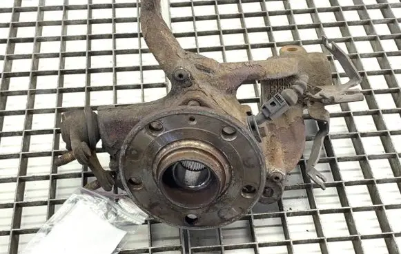Volkswagen Golf VII Front wheel hub spindle knuckle