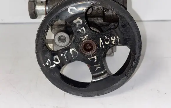 Mitsubishi Grandis Power steering pump