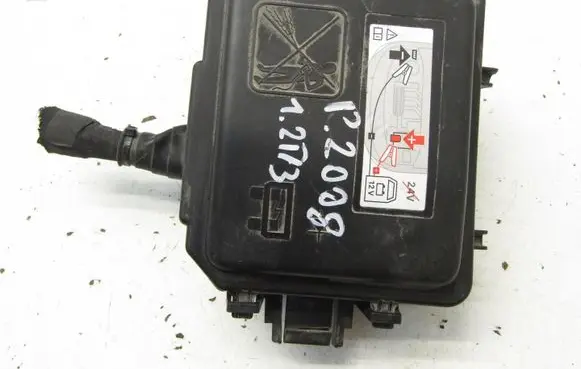 Peugeot 2008 II Relay mounting block 9824510780