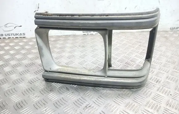 Ford E100 Under headlight/headlamp trim 0410575L