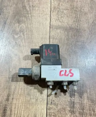 Mercedes-Benz CLS C219 Air suspension valve block 93SKV807 S73G24