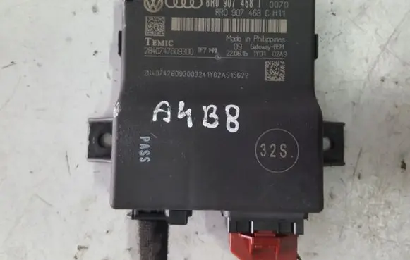 Audi A4 S4 B8 8K Gateway control module 8R0907468T